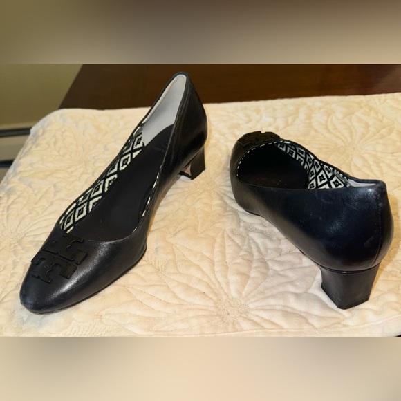 TORY BURCH
Raleigh embellished leather pumps 6.5M Excellent Condition - Picture 7 of 8
